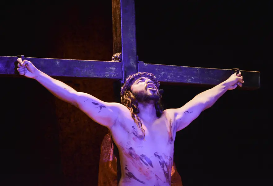 Iluminación impactante en el Teatro Ribas