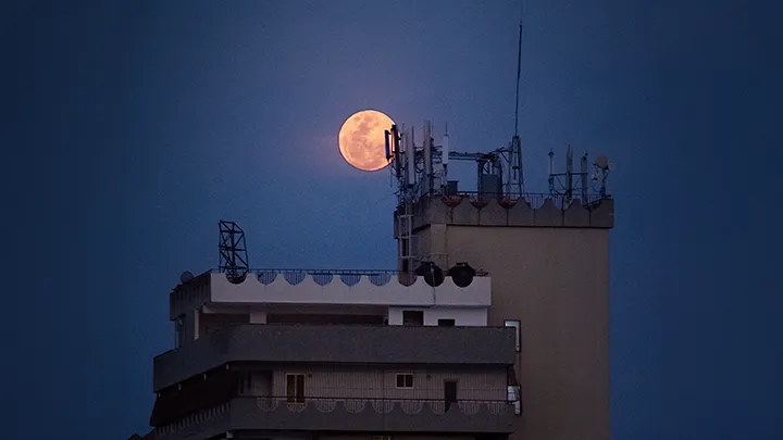 Mega Luna sobre La Victoria, Artemis II
